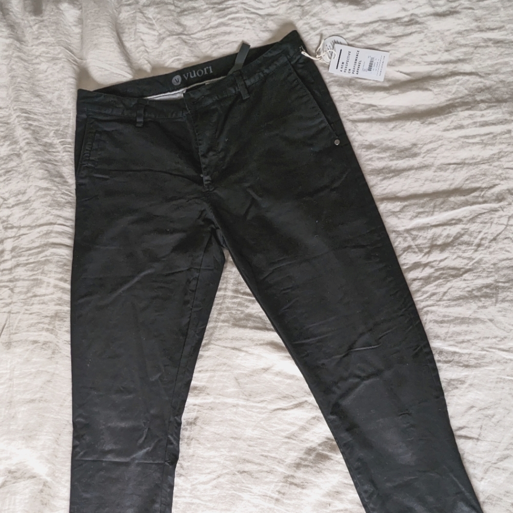 NWT Vuori Collins Chino